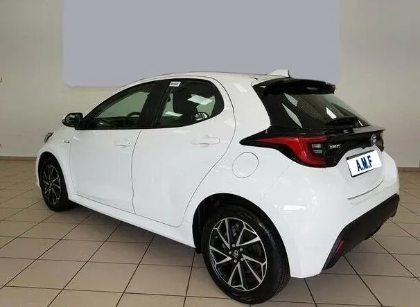 TOYOTA Yaris Image 4