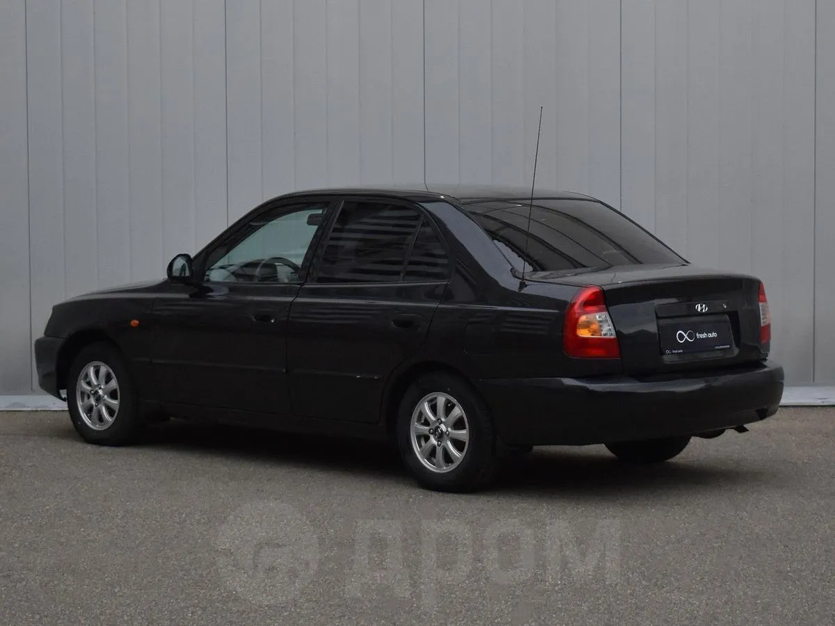 Hyundai Accent Image 2